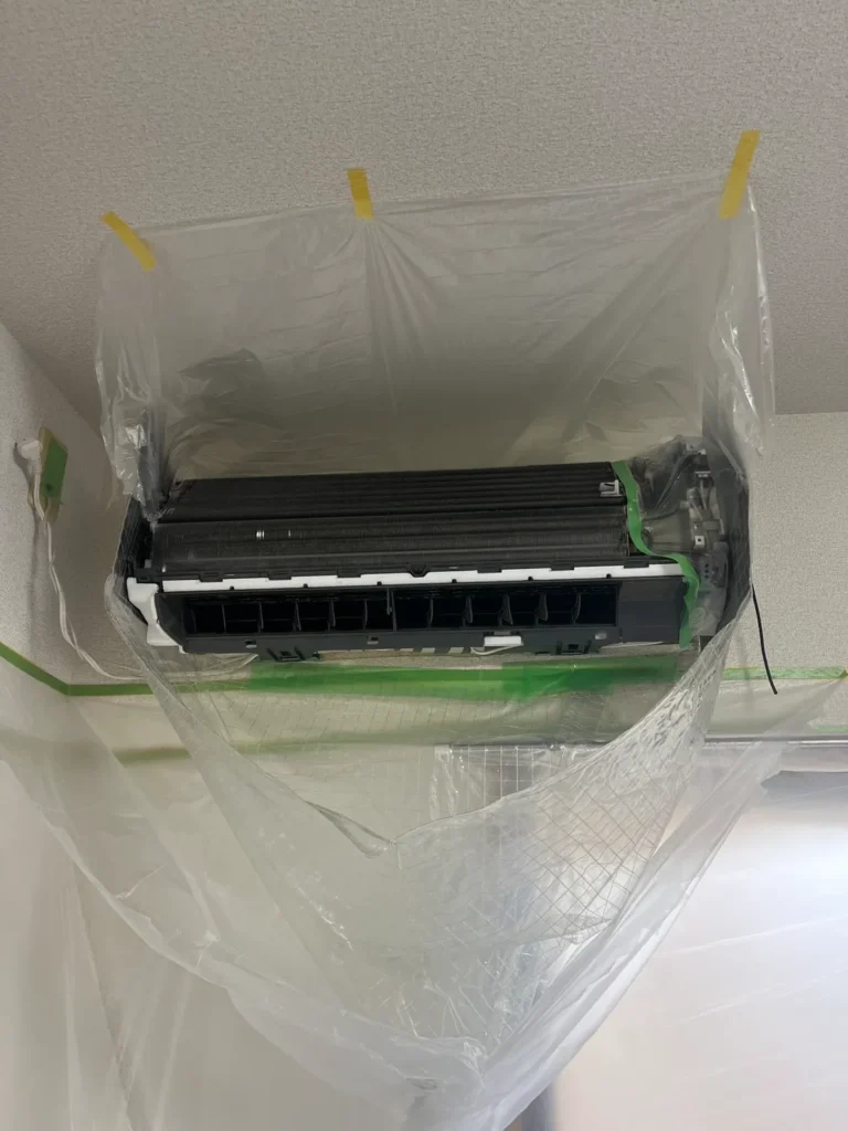 エアコンを養生している